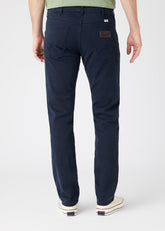 WRANGLER GREENSBORO MĘSKIE SPODNIE MATERIAŁOWE NAVY W15QY6114 112145835